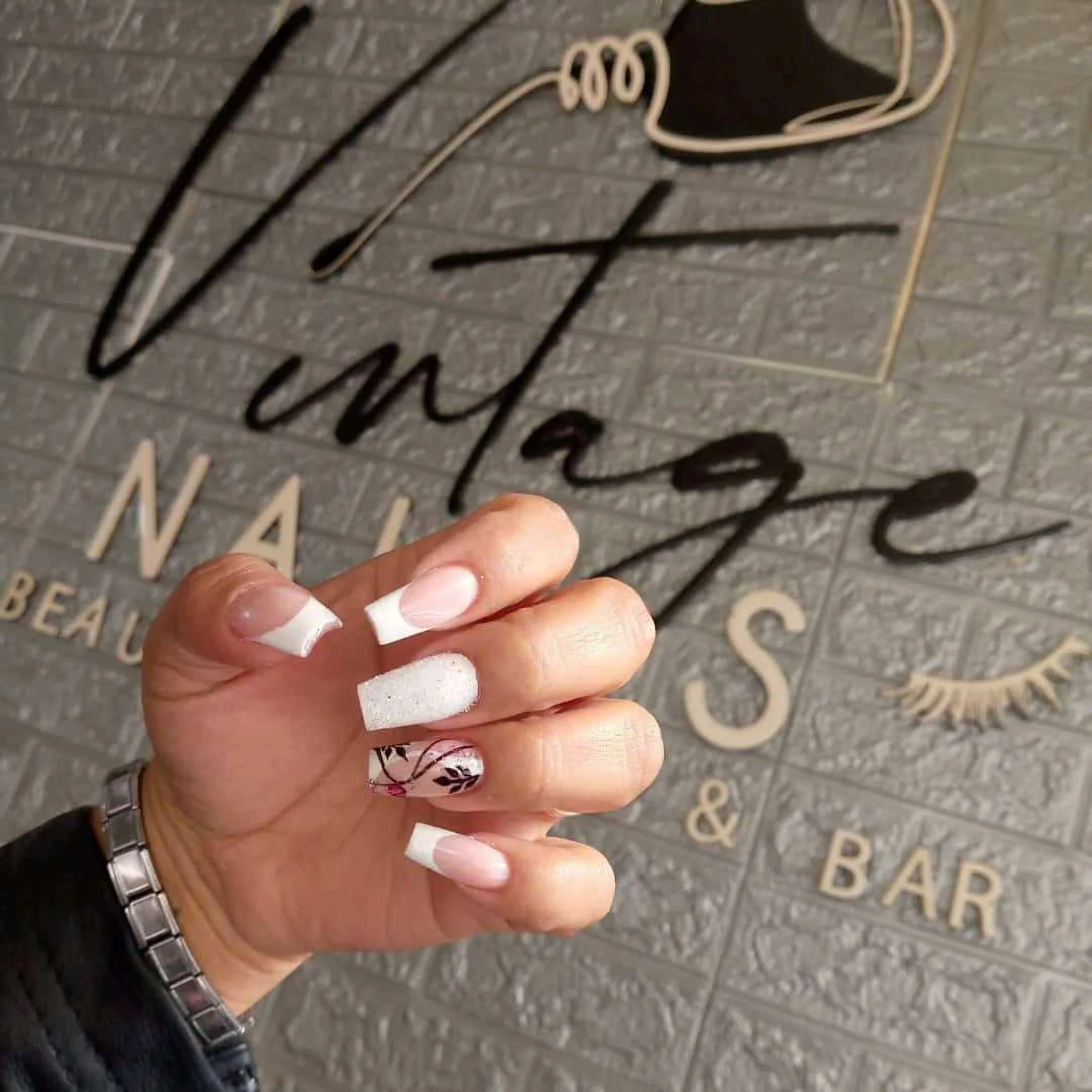 Centro Estético-vintage-nails-beauty-studio-bar-11939