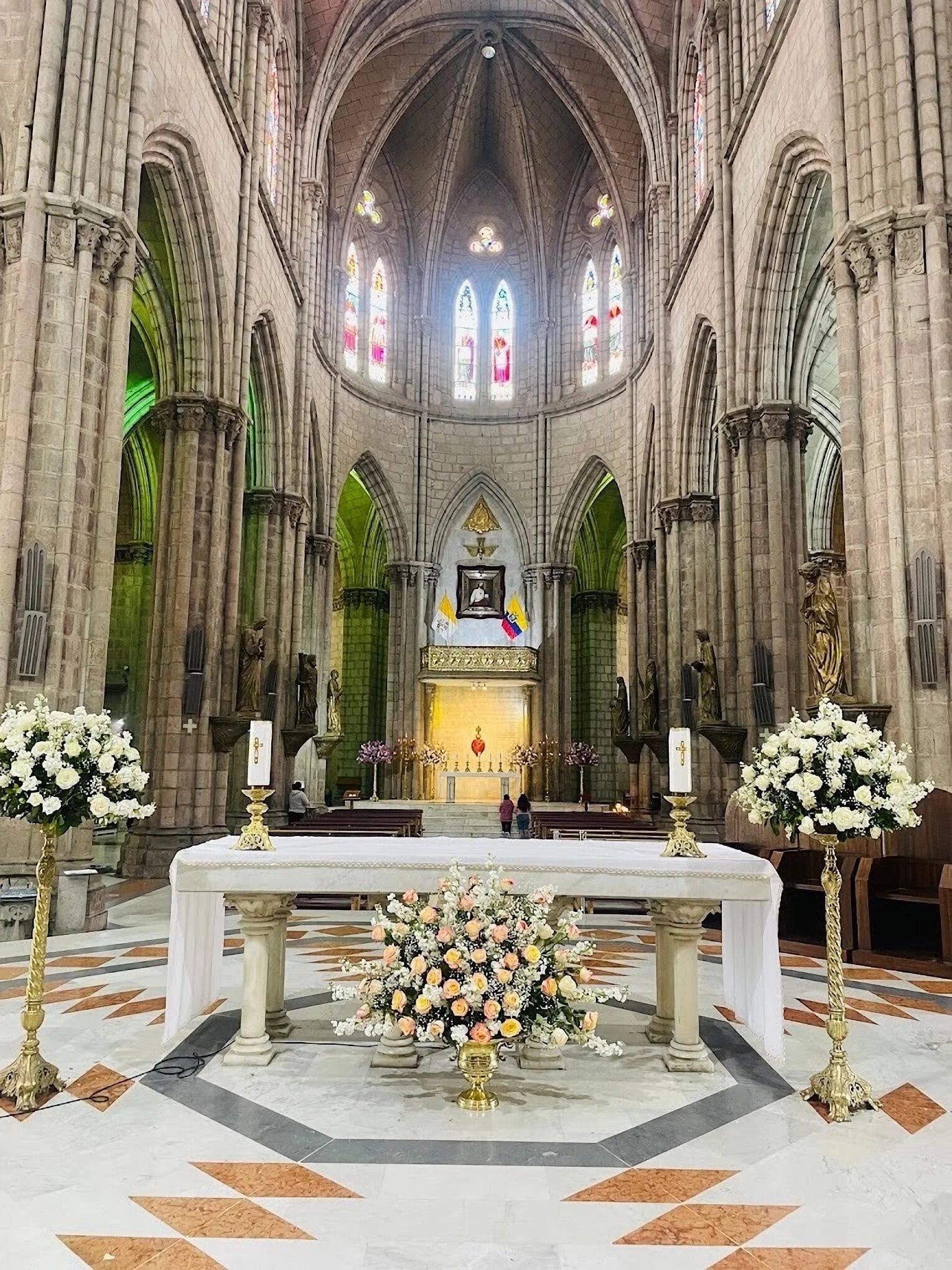 Lugares Turisticos-basilica-quito-20610