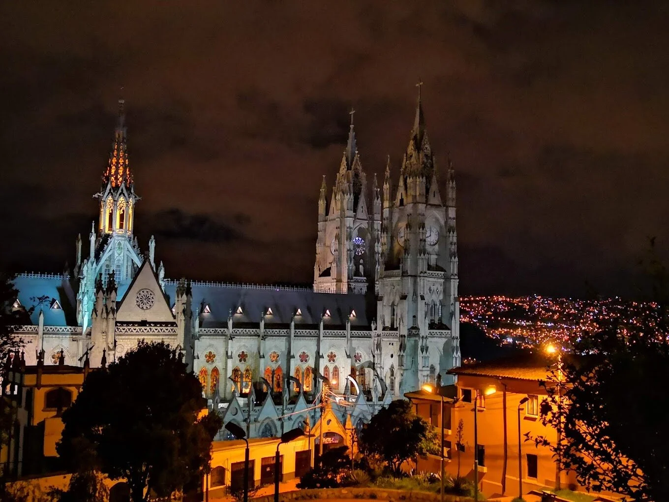 Lugares Turisticos-basilica-del-voto-nacional-20659