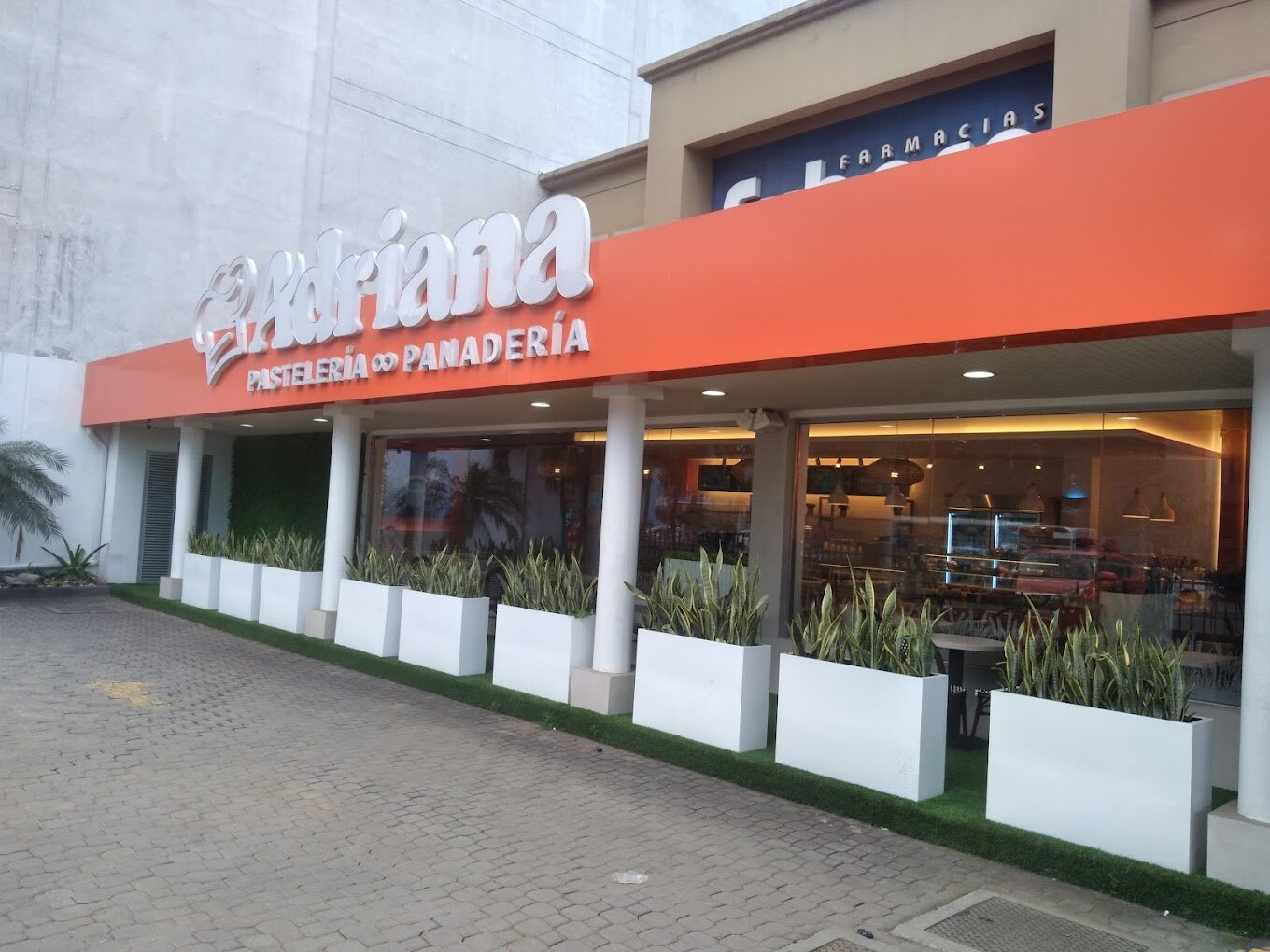 Panaderías-adriana-fco-de-orellana-kennedy-norte-pasteleria-panaderia-20947