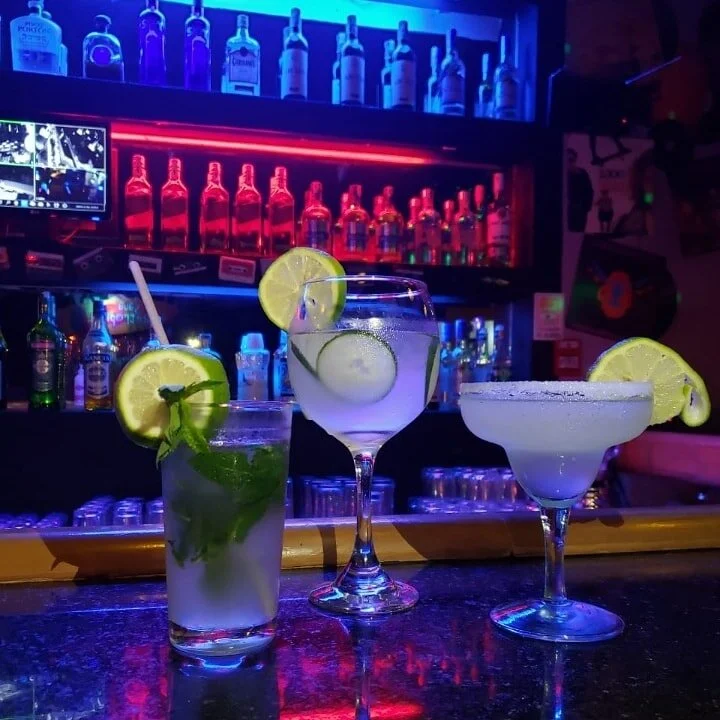 Bar-retro-bar-el-primer-bar-de-los-80s-en-quito-ahora-en-nuevo-local-por-los-granados-quito-21376