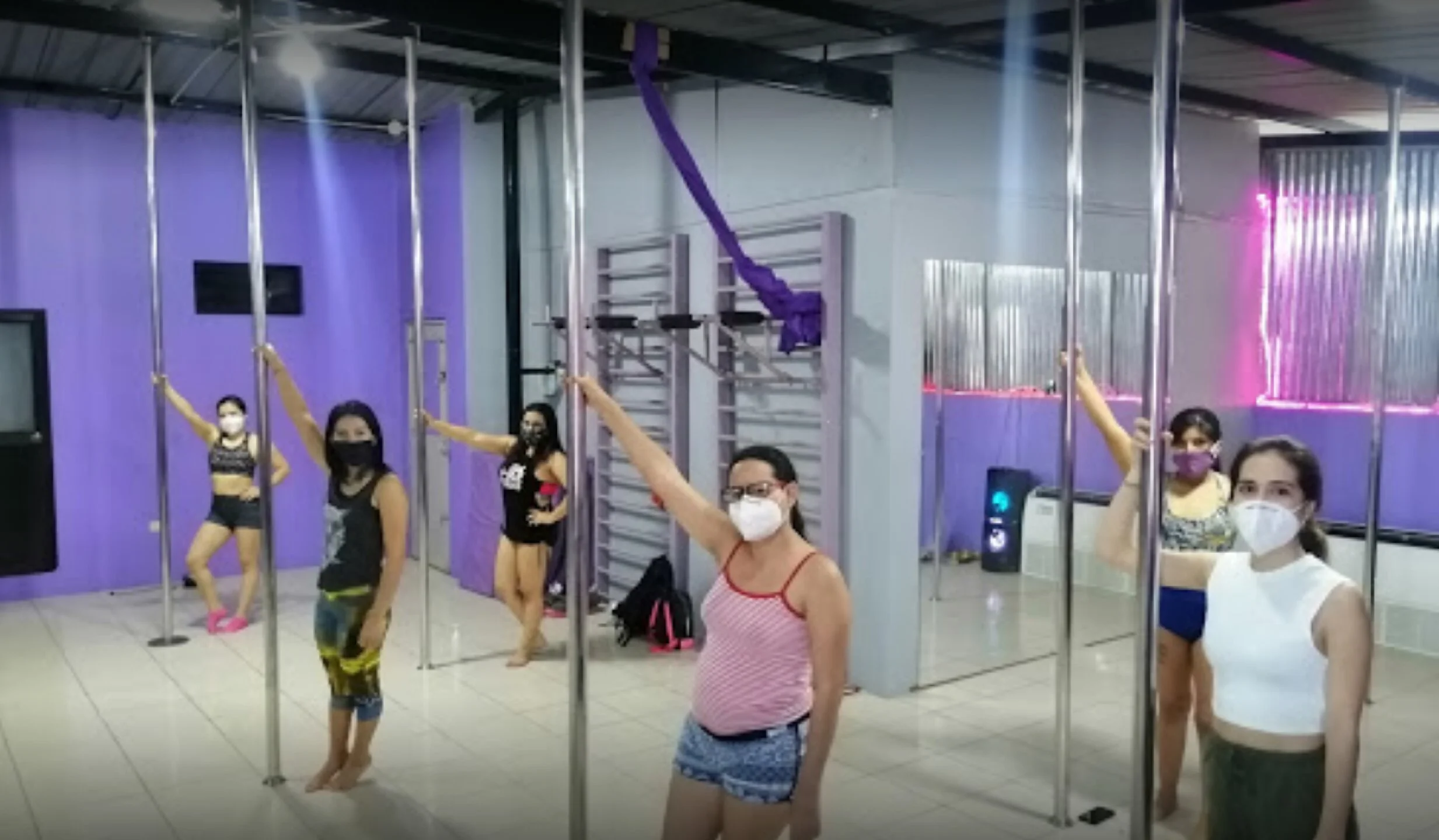 Aerial Pole Fitness Studio-823