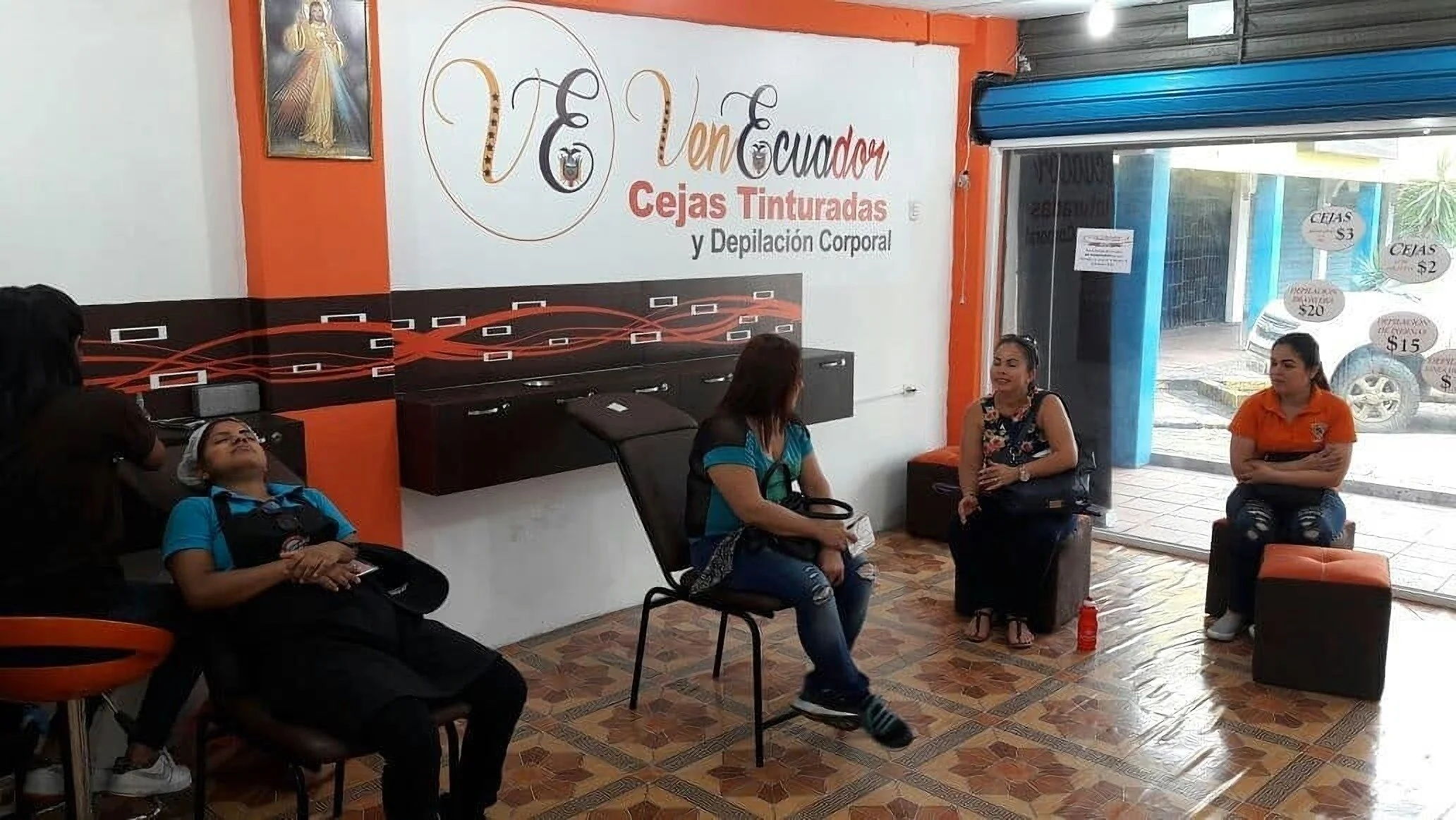 Salón de Belleza-cejas-tinturadas-venecuador-sucur-universodad-estatal-peluqueria-y-diseno-de-cejas-8402