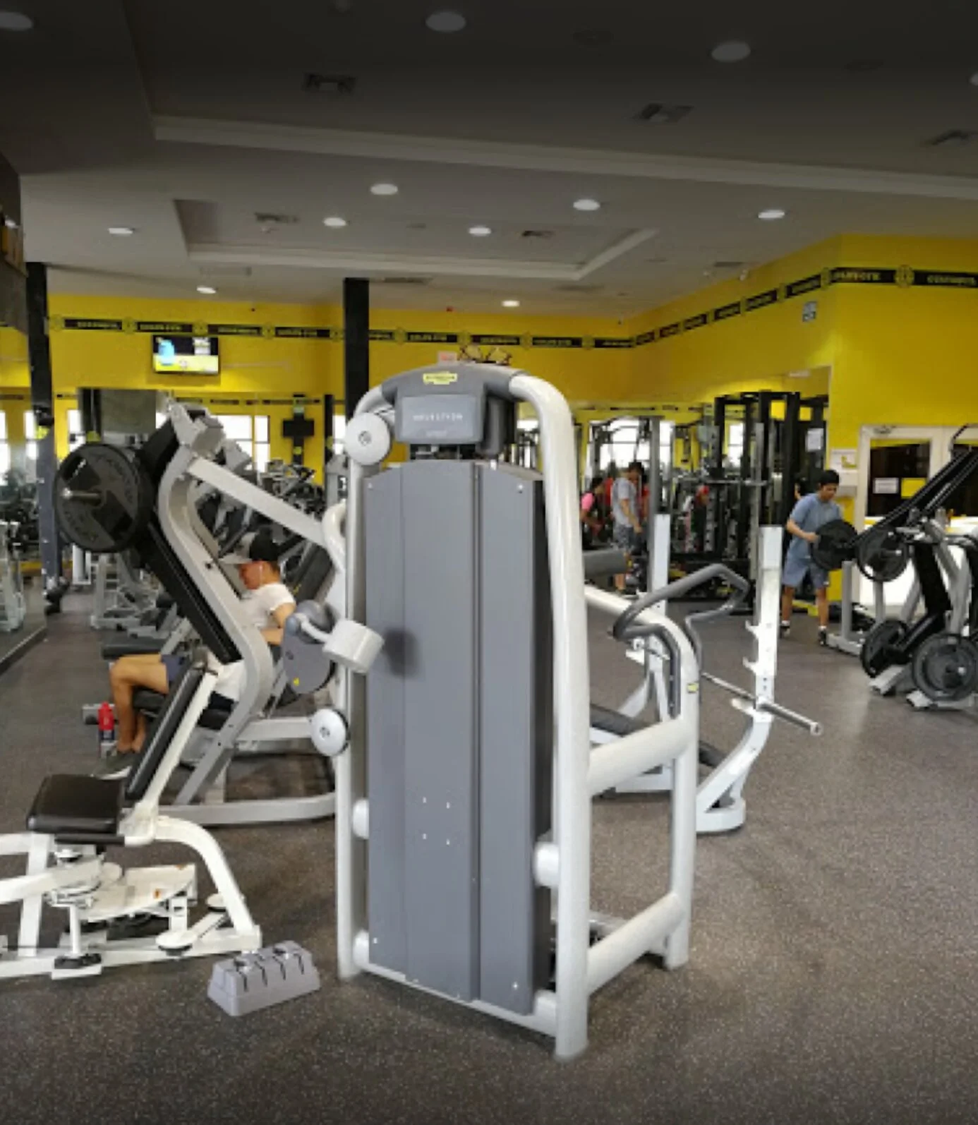 Gimnasio-golds-gym-via-a-la-costa-8819